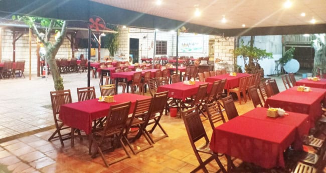 cơm niêu quán việt có không gian thoáng mát cơm niêu quán việt mũi né có không gian thoáng mát